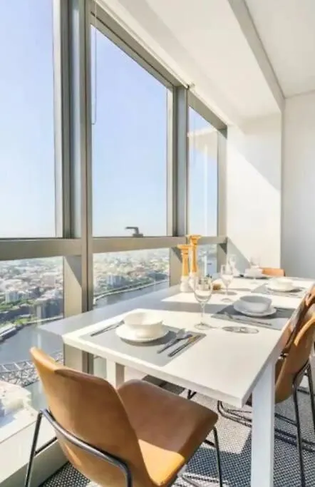 Meriton Soleil Above The Clouds - Central Lv 56 Sky Home With Story Bridge Views & Free Onsite Carpark Brisbane