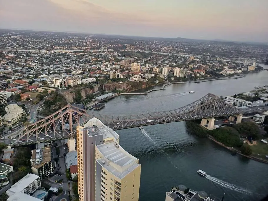 Meriton Soleil Above The Clouds - Central Lv 56 Sky Home With Story Bridge Views & Free Onsite Carpark Brisbane