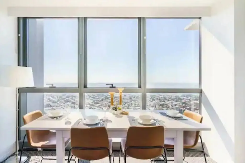 Meriton Soleil Above The Clouds - Central Lv 56 Sky Home With Story Bridge Views & Free Onsite Carpark contacts