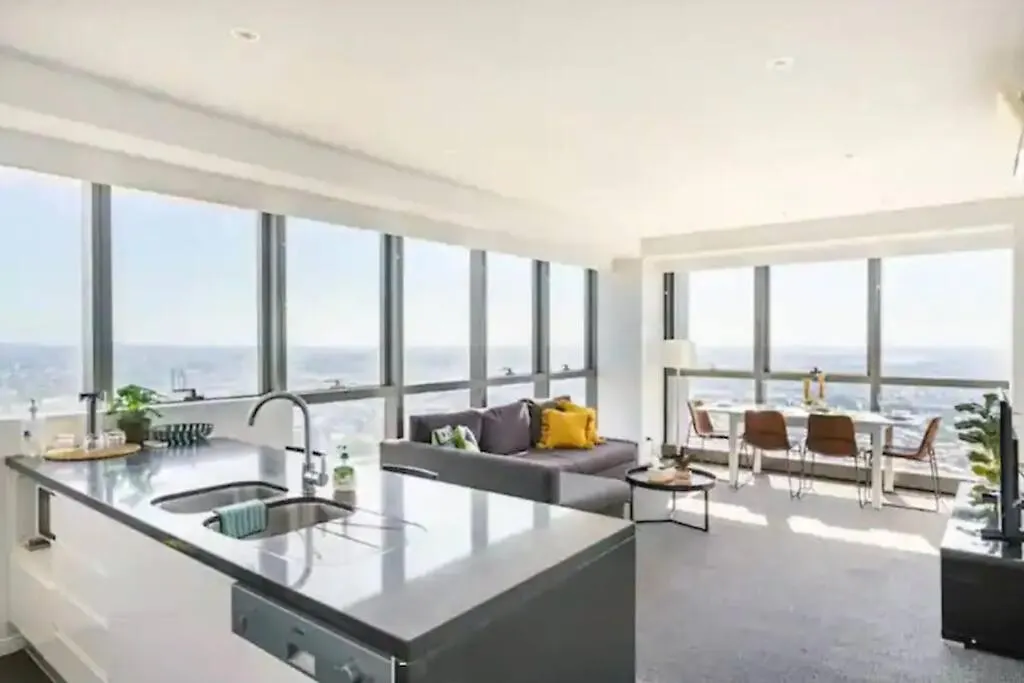 Meriton Soleil Above The Clouds - Central Lv 56 Sky Home With Story Bridge Views & Free Onsite Carpark Brisbane Apartment